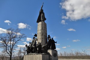 Покрова в Холодному Яру: Пам'ятник Хмельницькому, Замкова гора, Чигирин